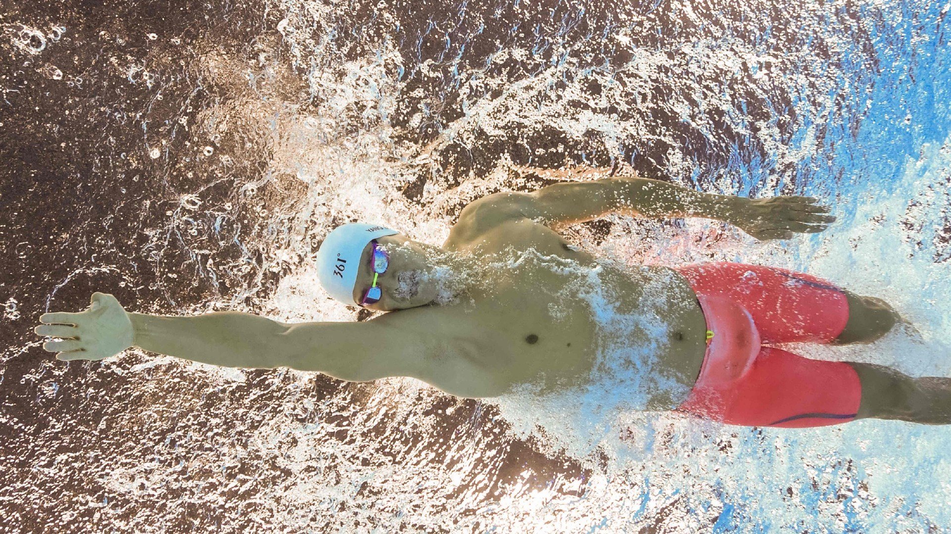 在男子团体四分之一决赛中,伊朗队以3_0击败日本队,创造历史性胜利。