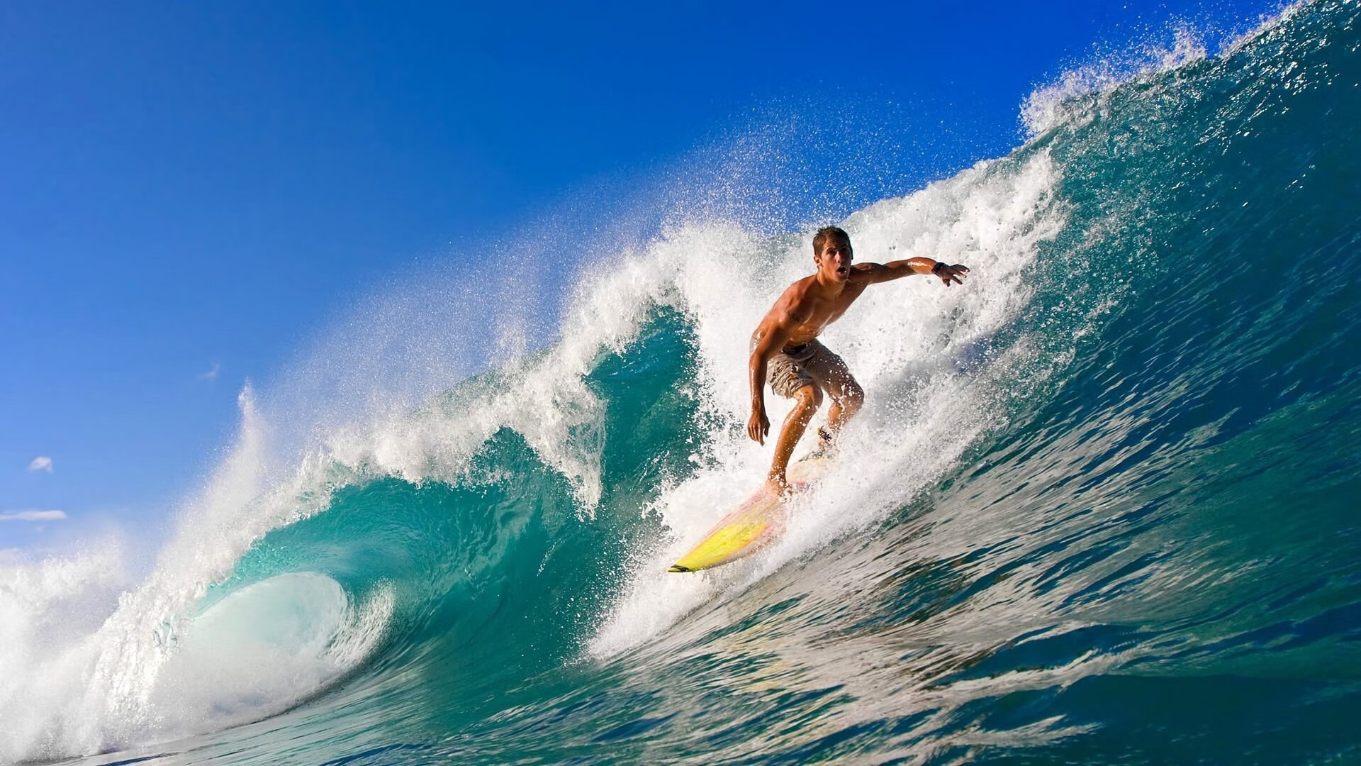 山东泰山主场气氛热烈，山东泰山队球场